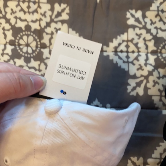 NEW hats, 1 white 4 black - Picture 4 of 4